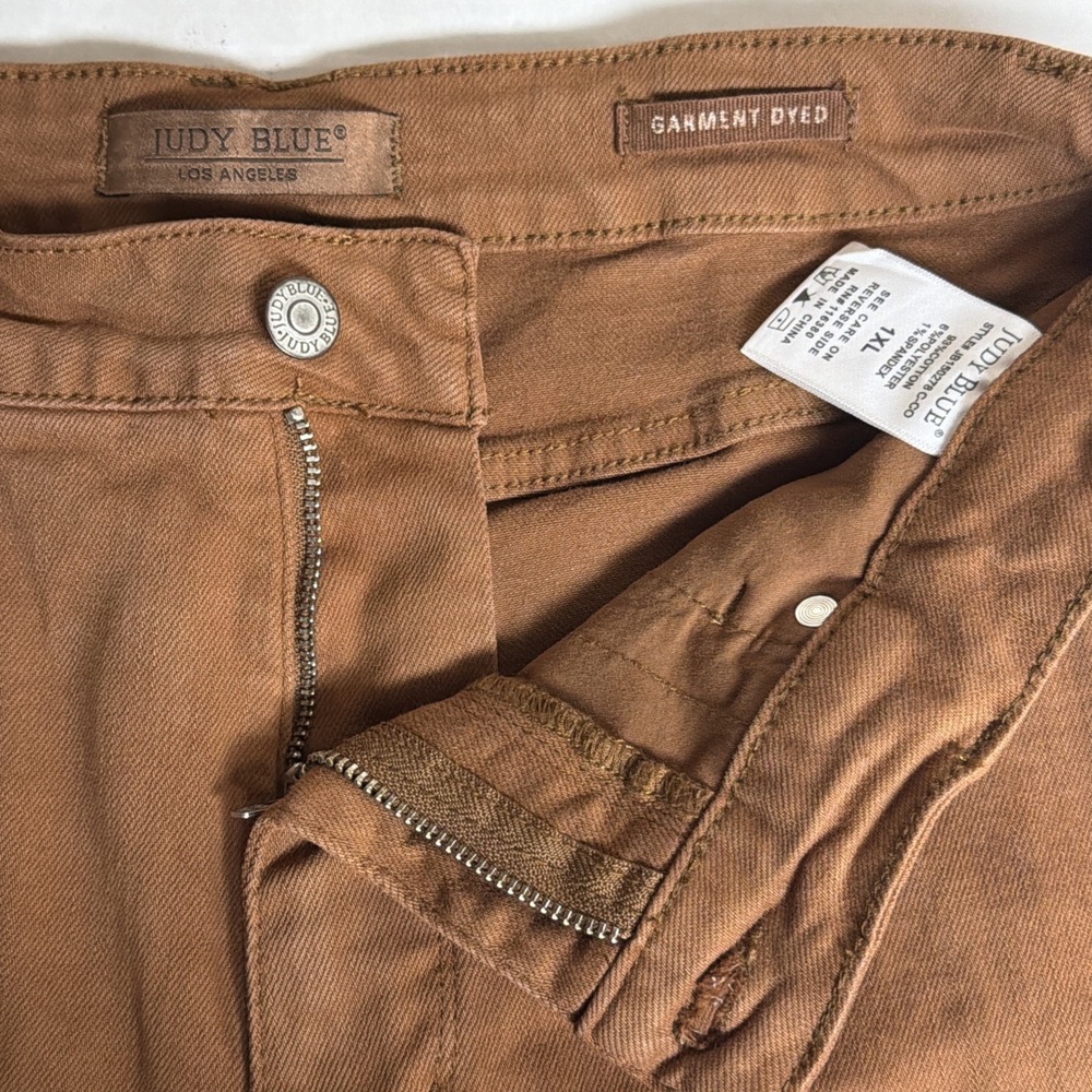 JUDY BLUE Women's Shorts Size 1XL Brown Garment Dyed Jean Stretch Comfort - Picture 5 of 7